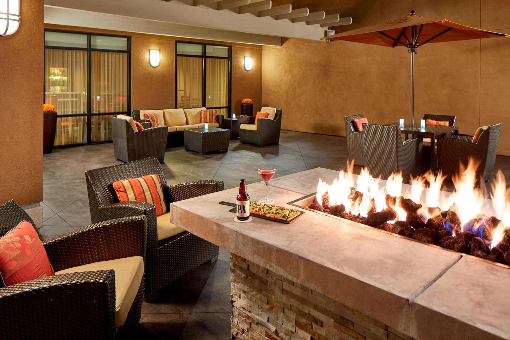 Courtyard By Marriott Anaheim Resort/Convention Center Buitenkant foto